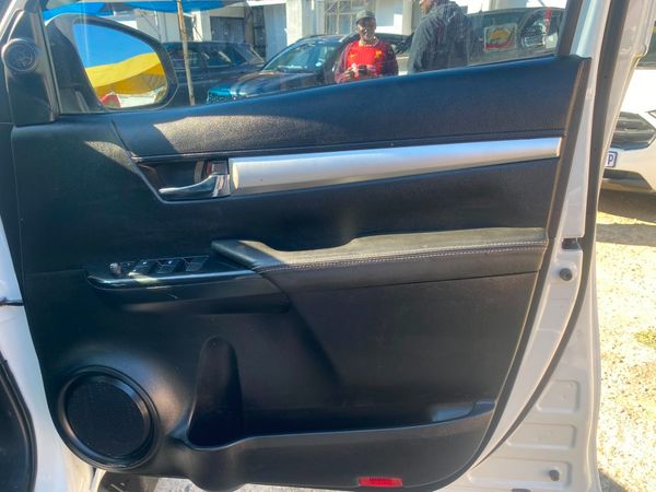 2017-Toyota-Hilux-28-GD-6-Raised-Body-Raider-Double-Cab-Auto image:7