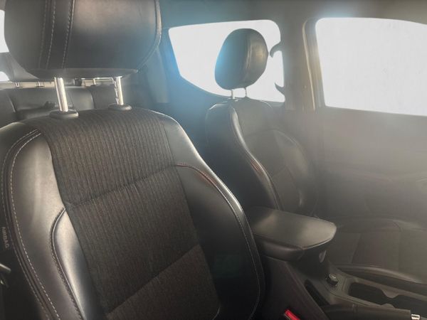 2022-Peugeot-Landtrek-19D-Allure-Double-Cab-Auto image:15