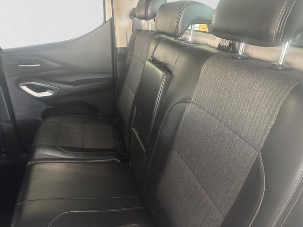 2022-Peugeot-Landtrek-19D-Allure-Double-Cab-Auto image:16