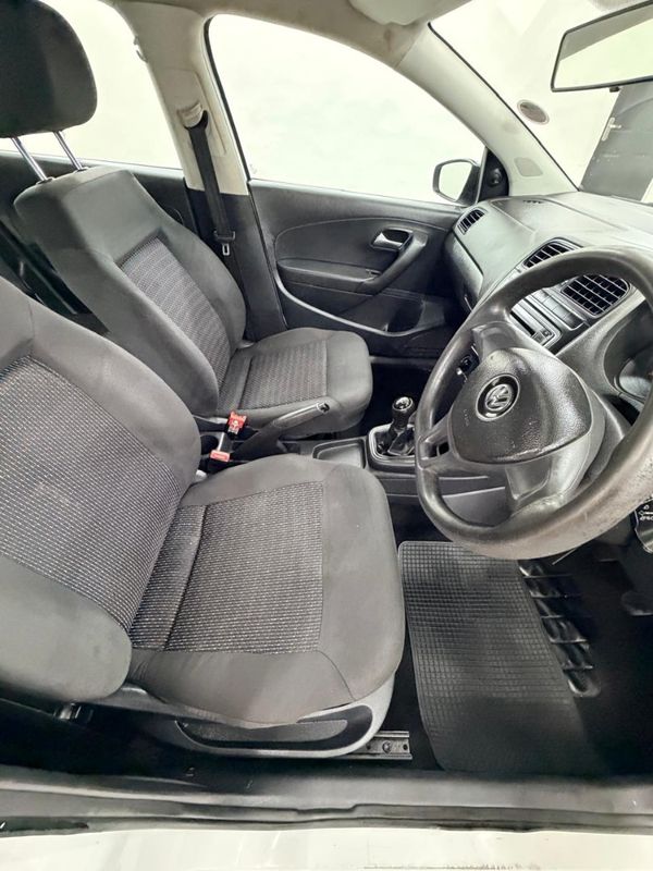 2018-Volkswagen-Polo-Vivo-14-Trendline-5-dr image:7