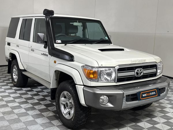2014-Toyota-Land-Cruiser-76-45-D-V8-Station-Wagon image:16