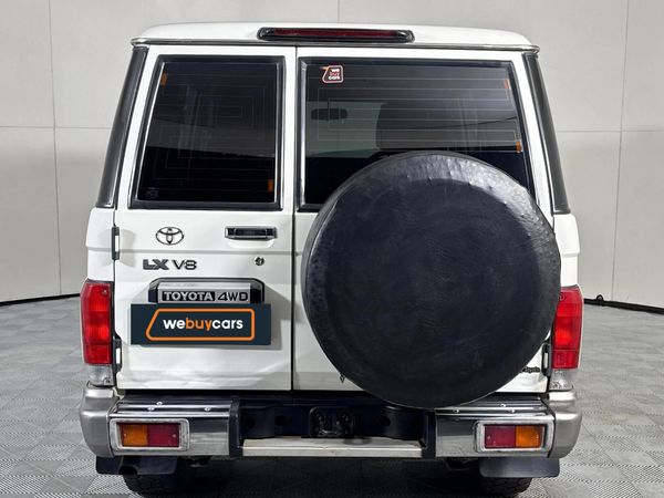 2014-Toyota-Land-Cruiser-76-45-D-V8-Station-Wagon image:18