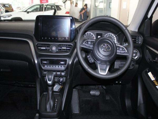 2026-Toyota-Urban-Cruiser-15-XR-Auto image:3