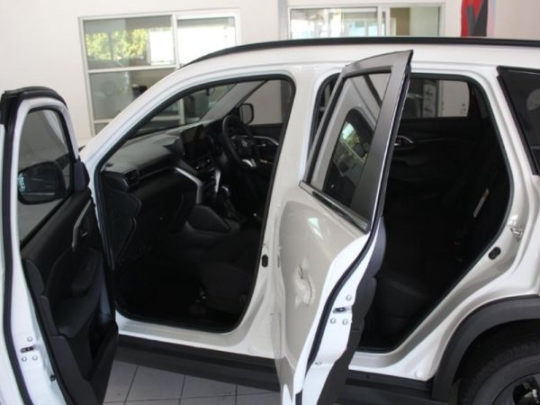 2026-Toyota-Urban-Cruiser-15-XR-Auto image:5