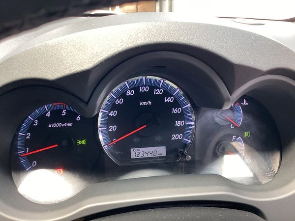 2014-Toyota-Fortuner-30-D-4D-Raised-Body image:9
