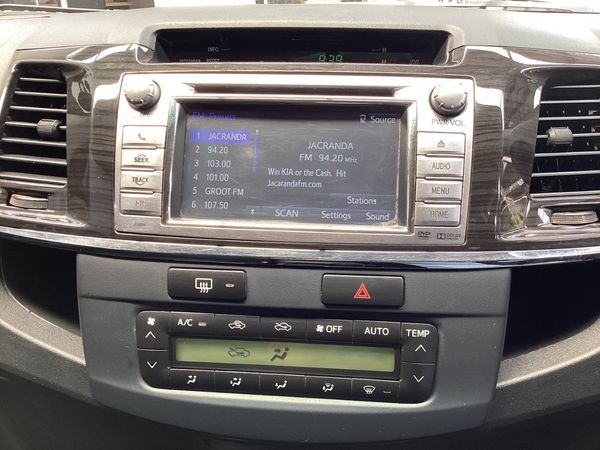 2014-Toyota-Fortuner-30-D-4D-Raised-Body image:11
