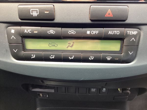 2014-Toyota-Fortuner-30-D-4D-Raised-Body image:12