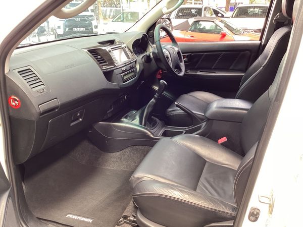 2014-Toyota-Fortuner-30-D-4D-Raised-Body image:15