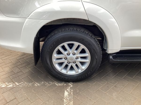 2014-Toyota-Fortuner-30-D-4D-Raised-Body image:18