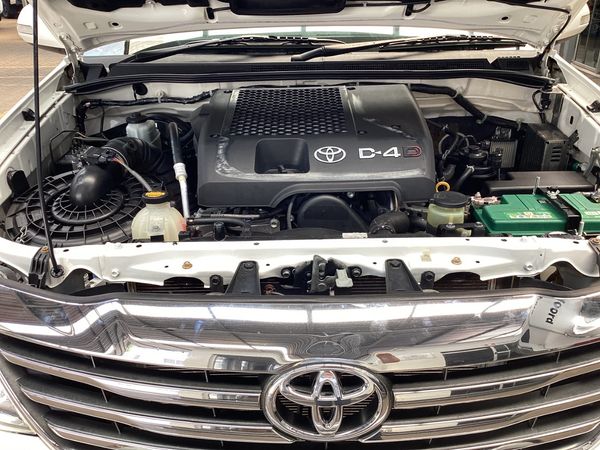 2014-Toyota-Fortuner-30-D-4D-Raised-Body image:20