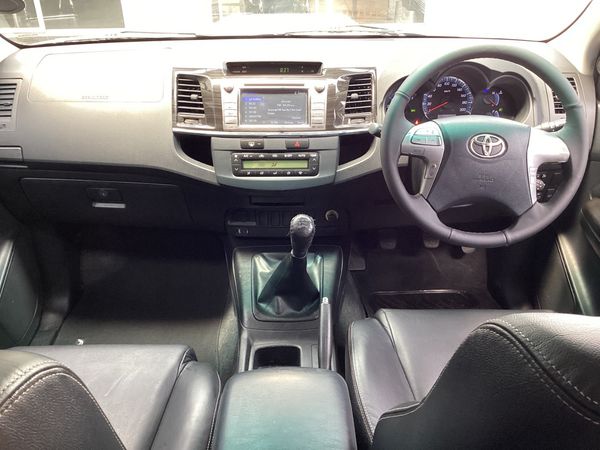 2014-Toyota-Fortuner-30-D-4D-Raised-Body image:5
