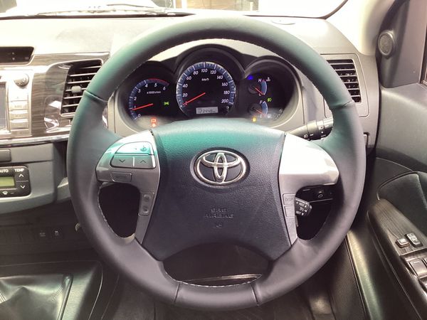 2014-Toyota-Fortuner-30-D-4D-Raised-Body image:6