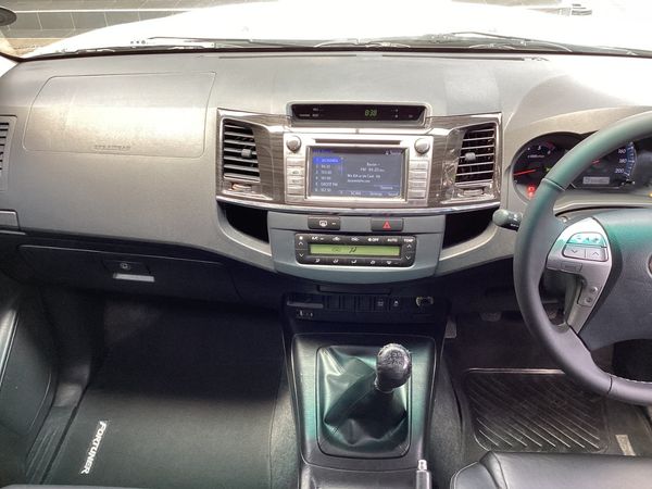 2014-Toyota-Fortuner-30-D-4D-Raised-Body image:7