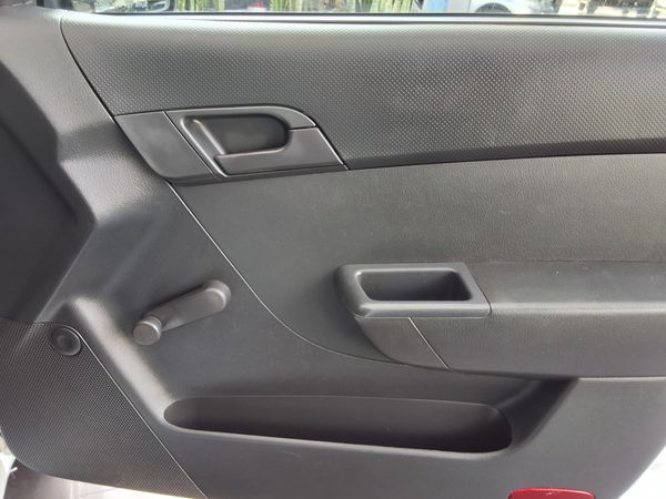 2012-Chevrolet-Aveo-16-L image:12