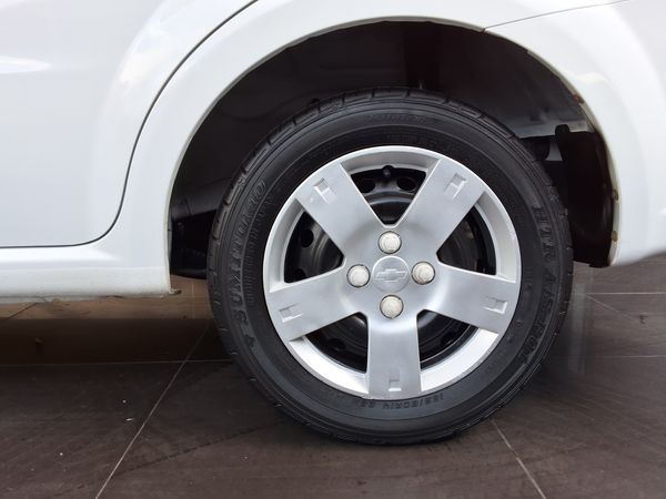 2012-Chevrolet-Aveo-16-L image:8