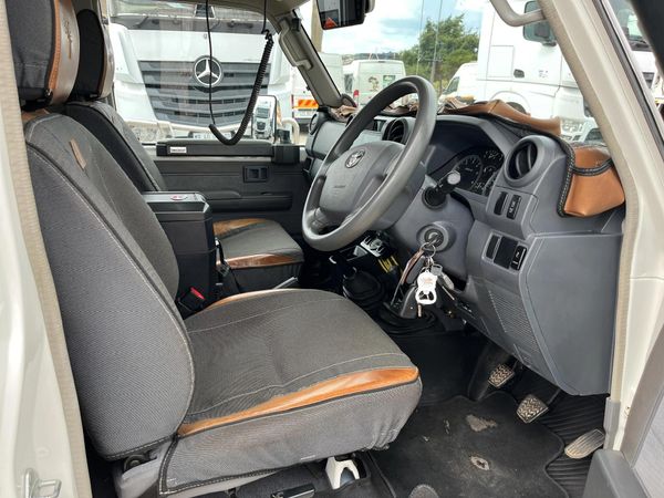 2019-Toyota-Land-Cruiser-79-45-D-Single-Cab image:7