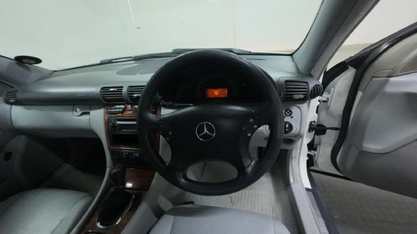 2004-Mercedes-Benz-C-Class-C-200K-Classic-Auto image:10