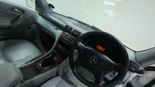 2004-Mercedes-Benz-C-Class-C-200K-Classic-Auto image:11