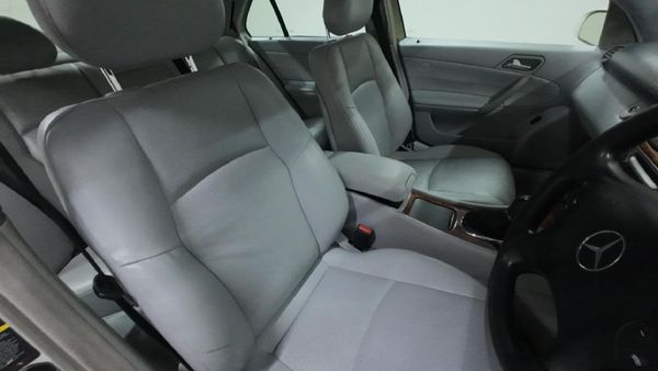 2004-Mercedes-Benz-C-Class-C-200K-Classic-Auto image:13