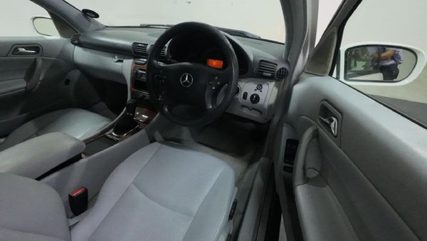 2004-Mercedes-Benz-C-Class-C-200K-Classic-Auto image:8