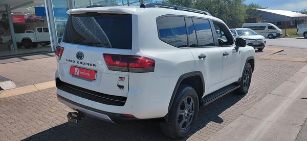 2023-Toyota-Land-Cruiser-300-V6-33-D-GR-S image:1