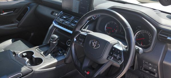 2023-Toyota-Land-Cruiser-300-V6-33-D-GR-S image:3