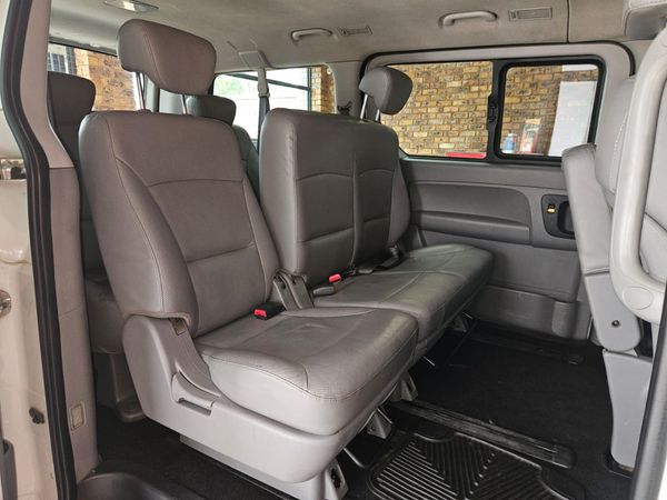2015-Hyundai-H-1-25-CRDi-VGT-Wagon-Auto image:9