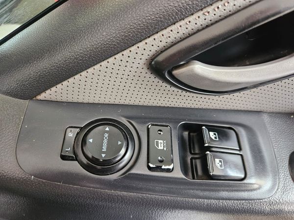2015-Hyundai-H-1-25-CRDi-VGT-Wagon-Auto image:12