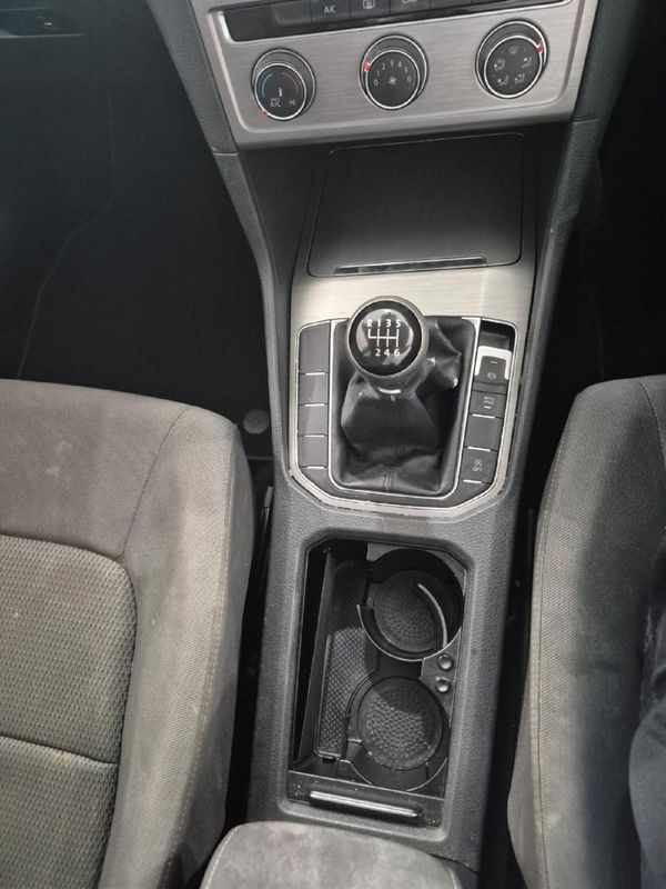 2016-Volkswagen-Golf-SV-14-TSI-Comfortline image:12