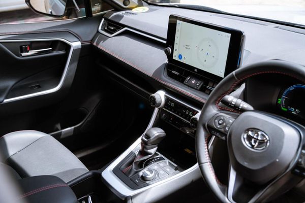 2025-Toyota-RAV4-25-pHev-Auto-e-Four image:9
