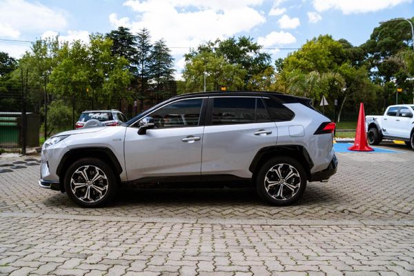 2025-Toyota-RAV4-25-pHev-Auto-e-Four image:3