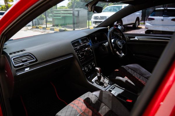2020-Volkswagen-Golf-VII-GTI-20-TSI-Auto-TCR image:10