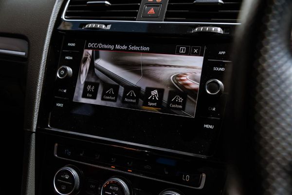 2020-Volkswagen-Golf-VII-GTI-20-TSI-Auto-TCR image:12