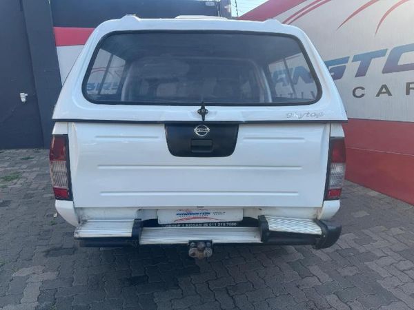 2014-Nissan-NP300-24i-Hi-Rider-4x4-Double-Cab image:4