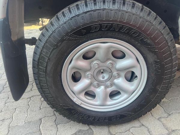 2014-Nissan-NP300-24i-Hi-Rider-4x4-Double-Cab image:5