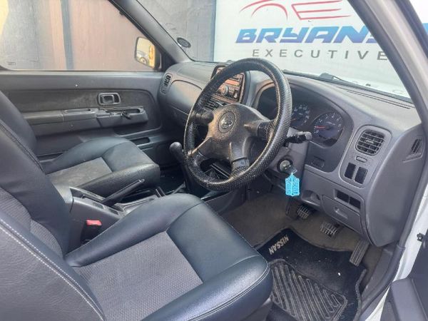 2014-Nissan-NP300-24i-Hi-Rider-4x4-Double-Cab image:6
