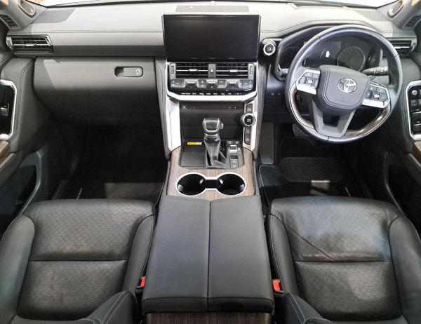 2022-Toyota-Land-Cruiser-300-V6-35-T-ZX image:9