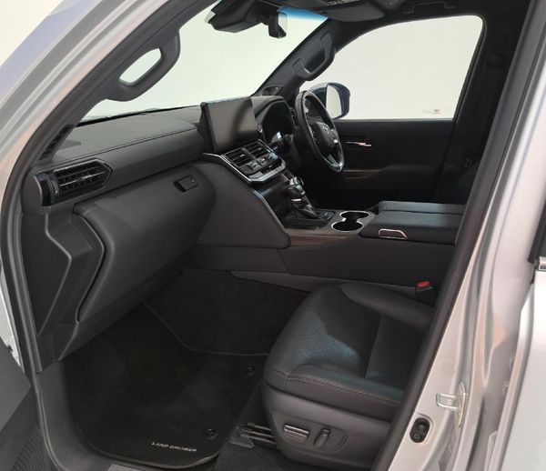 2022-Toyota-Land-Cruiser-300-V6-35-T-ZX image:8