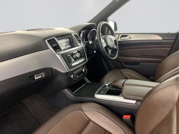2012-Mercedes-Benz-ML-250-Bluetec image:11