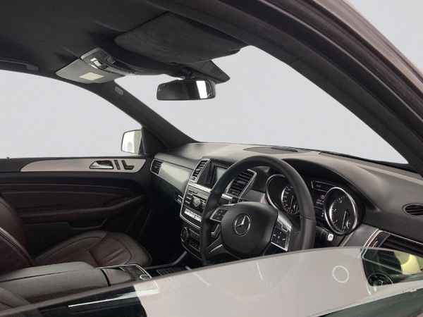 2012-Mercedes-Benz-ML-250-Bluetec image:12