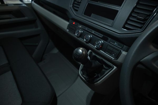 2026-Volkswagen-Crafter-35-20TDI-MWB-130kW-Panel-Van-Auto image:1