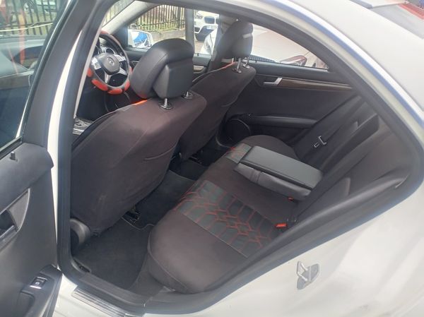 2012-Mercedes-Benz-C-Class-C-180-BE-Avantgarde-Auto image:10