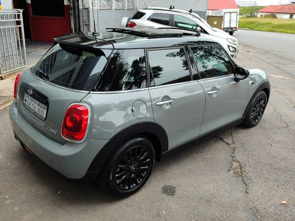 2017-MINI-Hatch-One-15T-5-dr-Auto image:9
