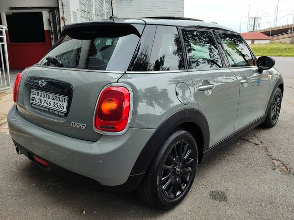 2017-MINI-Hatch-One-15T-5-dr-Auto image:10