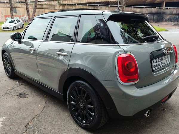 2017-MINI-Hatch-One-15T-5-dr-Auto image:13
