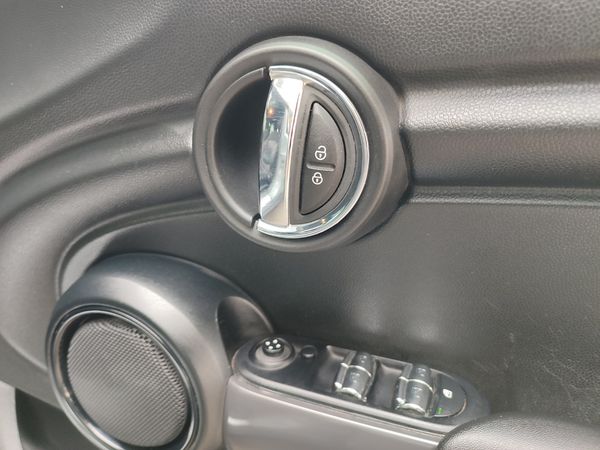 2017-MINI-Hatch-One-15T-5-dr-Auto image:17