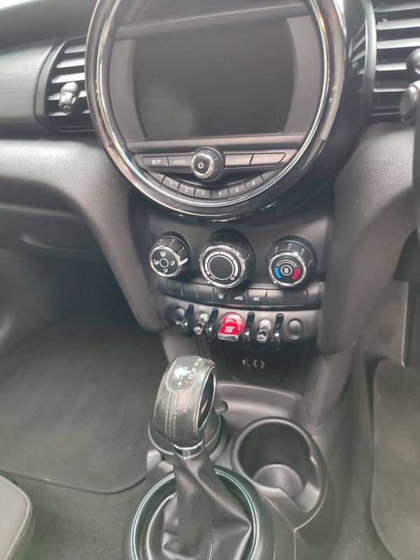2017-MINI-Hatch-One-15T-5-dr-Auto image:20