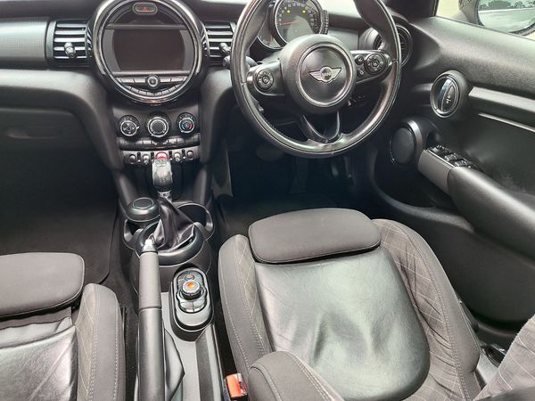 2017-MINI-Hatch-One-15T-5-dr-Auto image:22