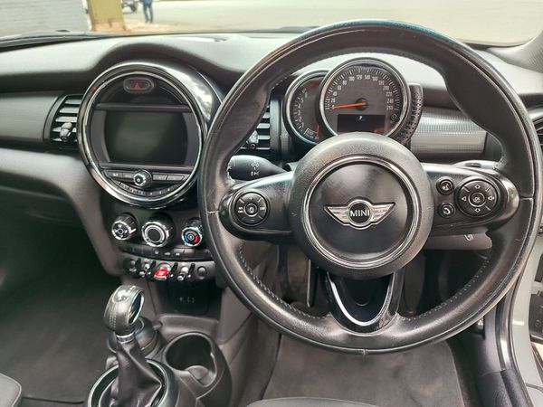 2017-MINI-Hatch-One-15T-5-dr-Auto image:23