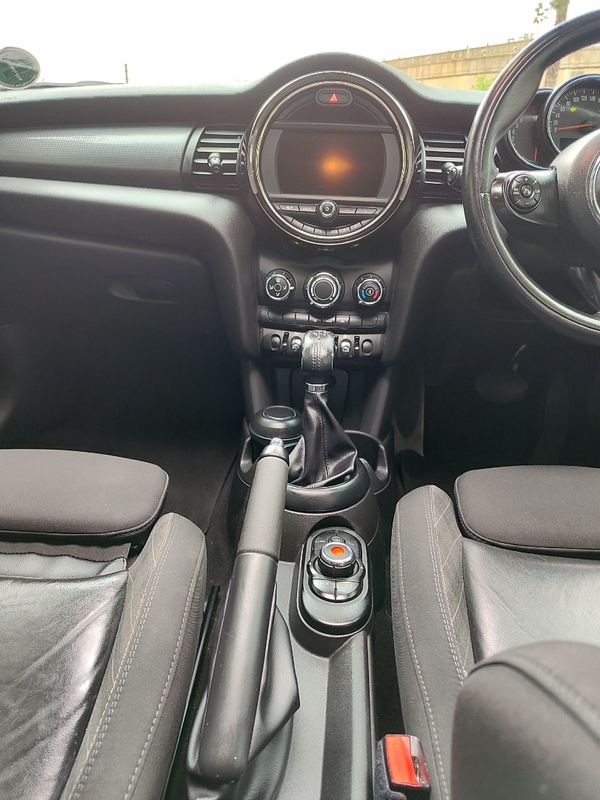2017-MINI-Hatch-One-15T-5-dr-Auto image:26